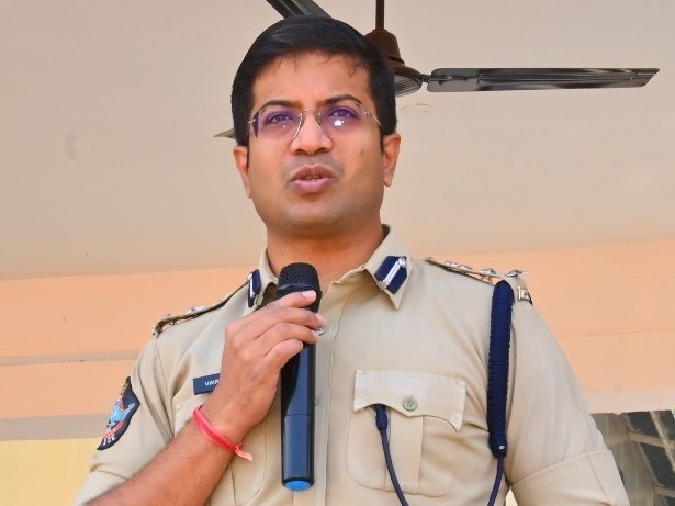 డబ్బులు ఇస్తే ఉద్యోగాలు రావు: ఏస్పీ