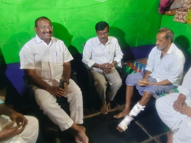 టీడీపీ నేతను పరామర్శించిన రమాకాంత్ రెడ్డి