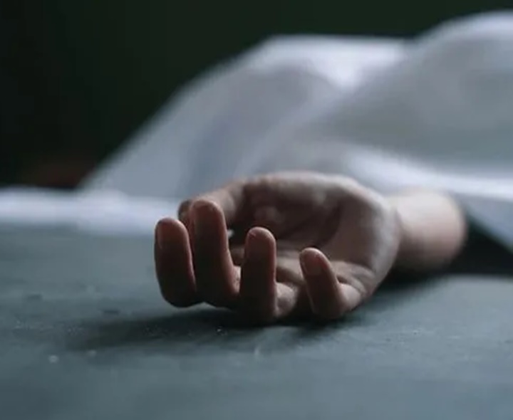 మోహన్‌బాబు యూనివర్సిటీలో విద్యార్థిని ఆత్మహత్య