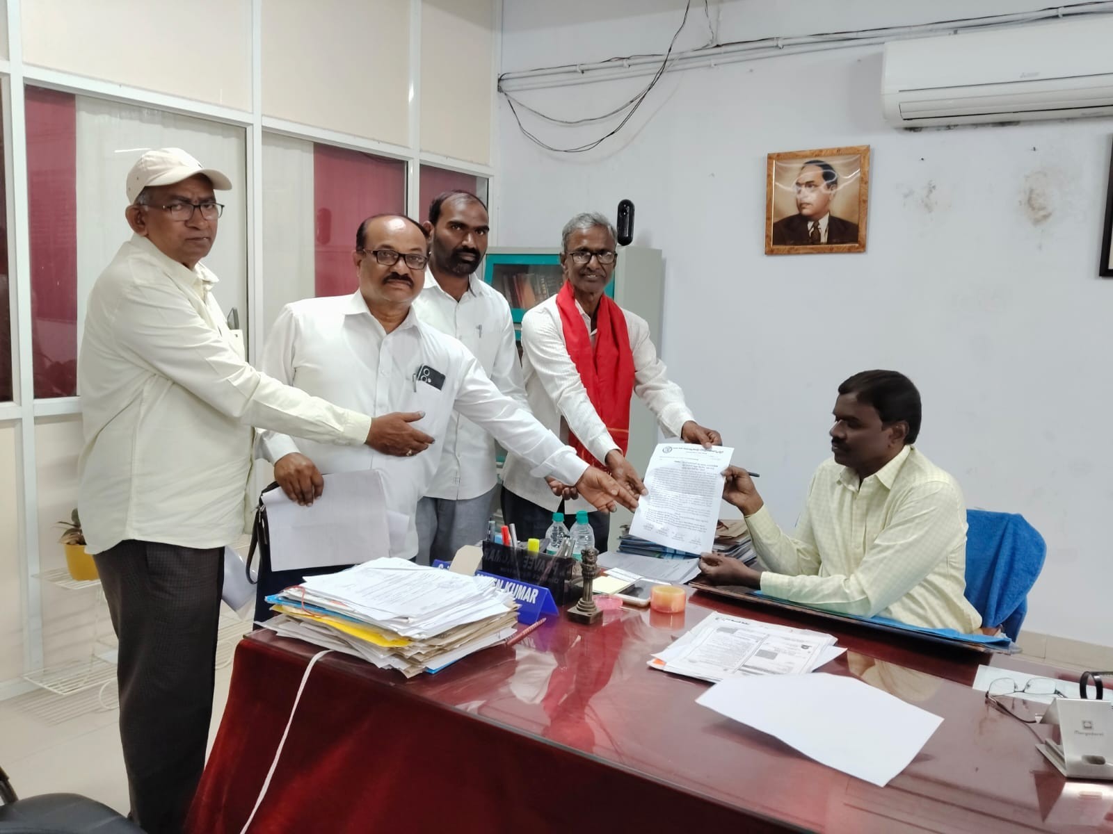 ‘బాధితులకు తక్షణమే డబ్బులు చెల్లించి ఆదుకోవాలి’