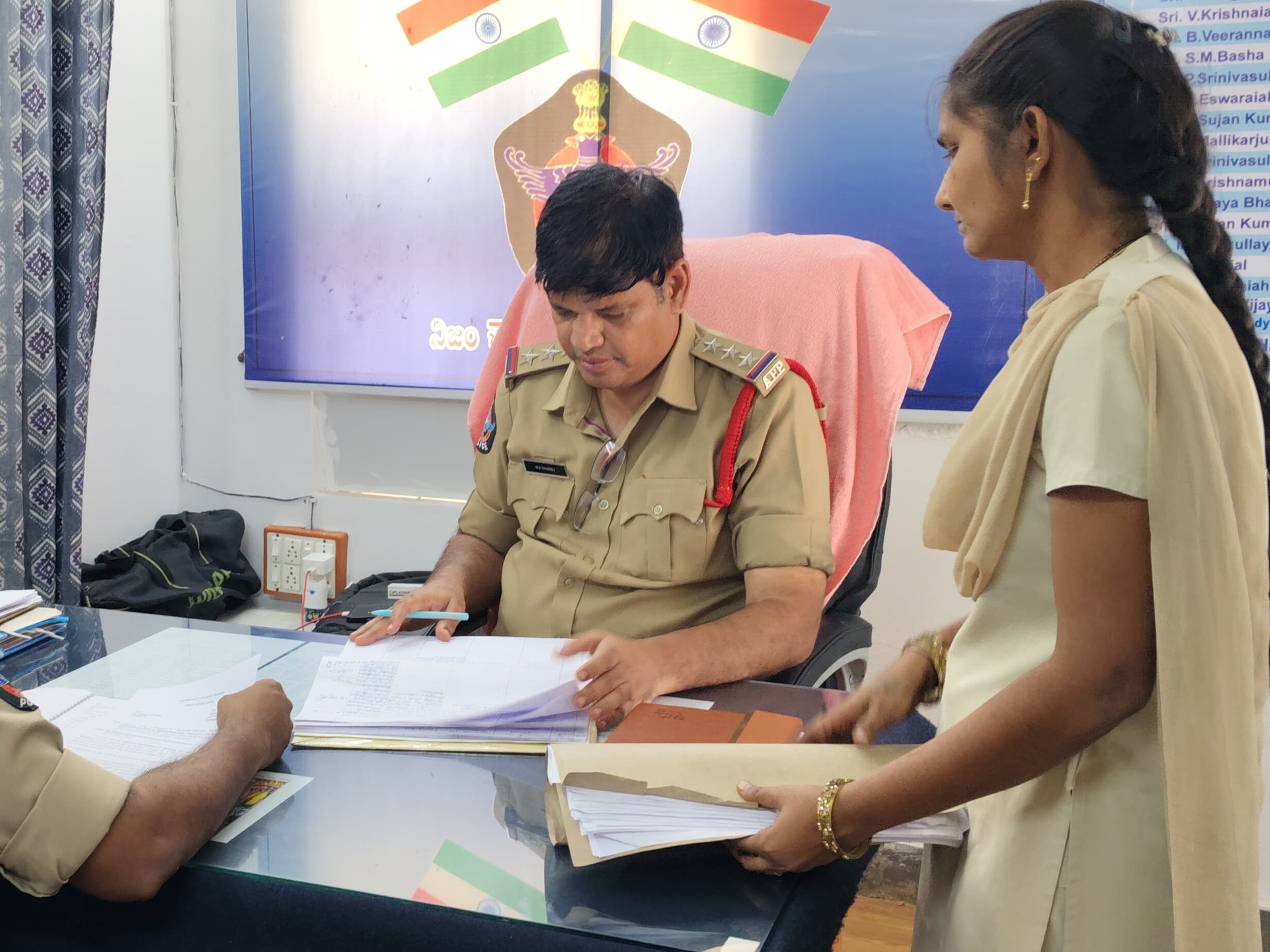 పోలీస్ స్టేషన్‌ను ఆకస్మిక తనిఖీ: సీఐ