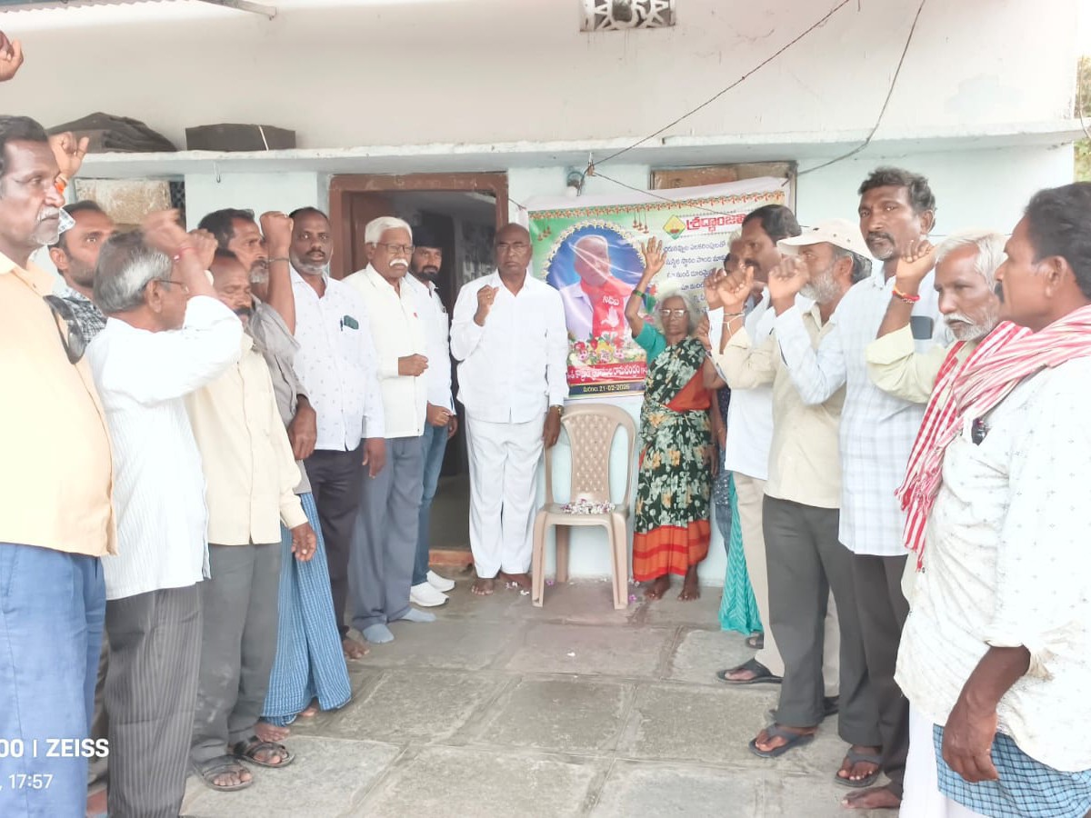 బాధిత కుటుంబాన్ని పరామర్శించిన సీపీఐ నేతలు