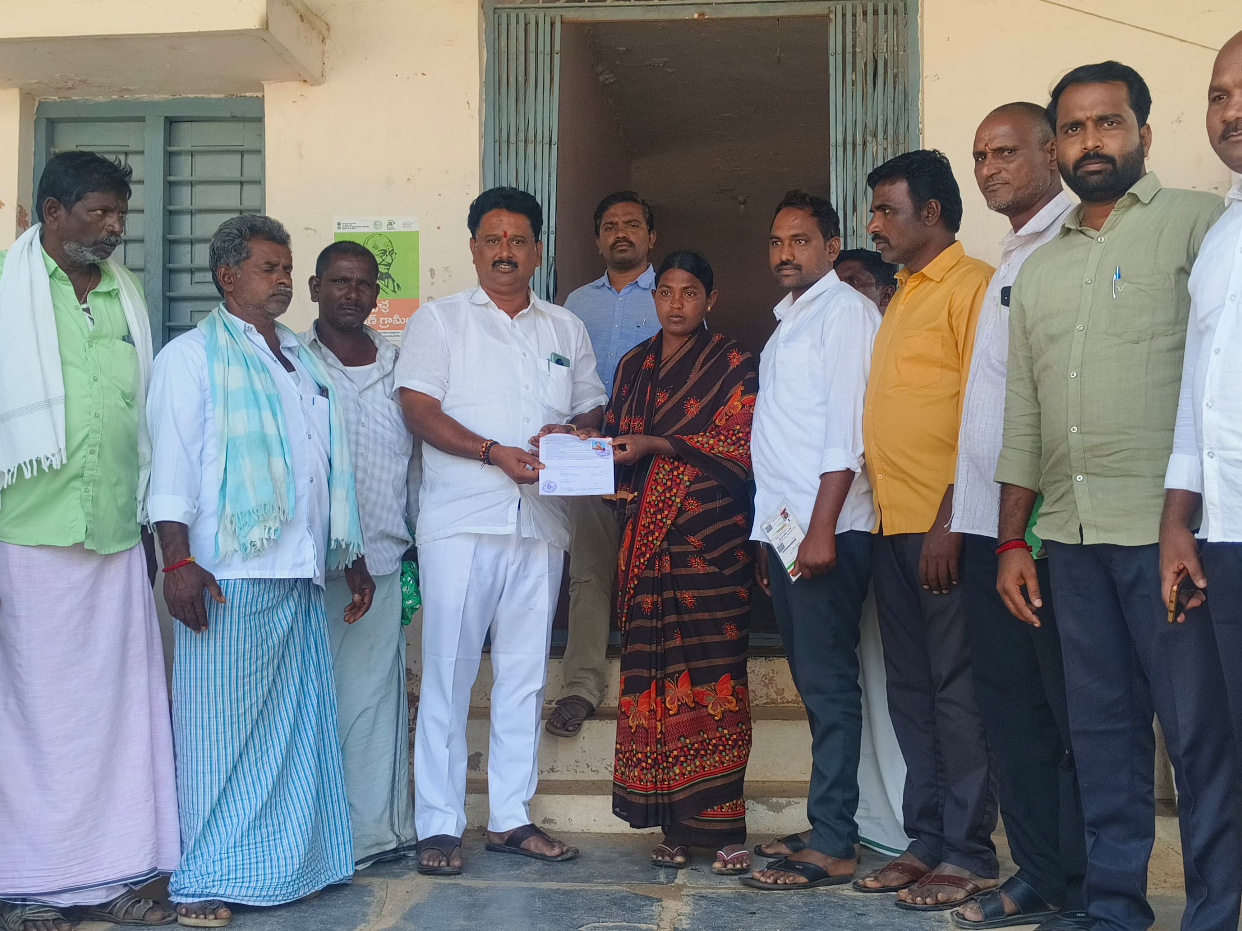 ‘కుటుంబానికి కొండంత అండ రైతు బీమా’