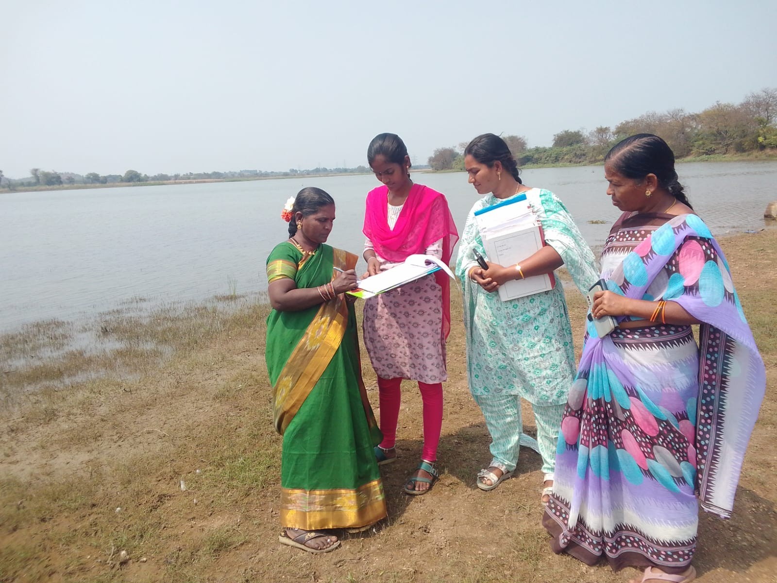 కాట్రపల్లిలో ఉపాధి హామీ పనులపై సమీక్ష