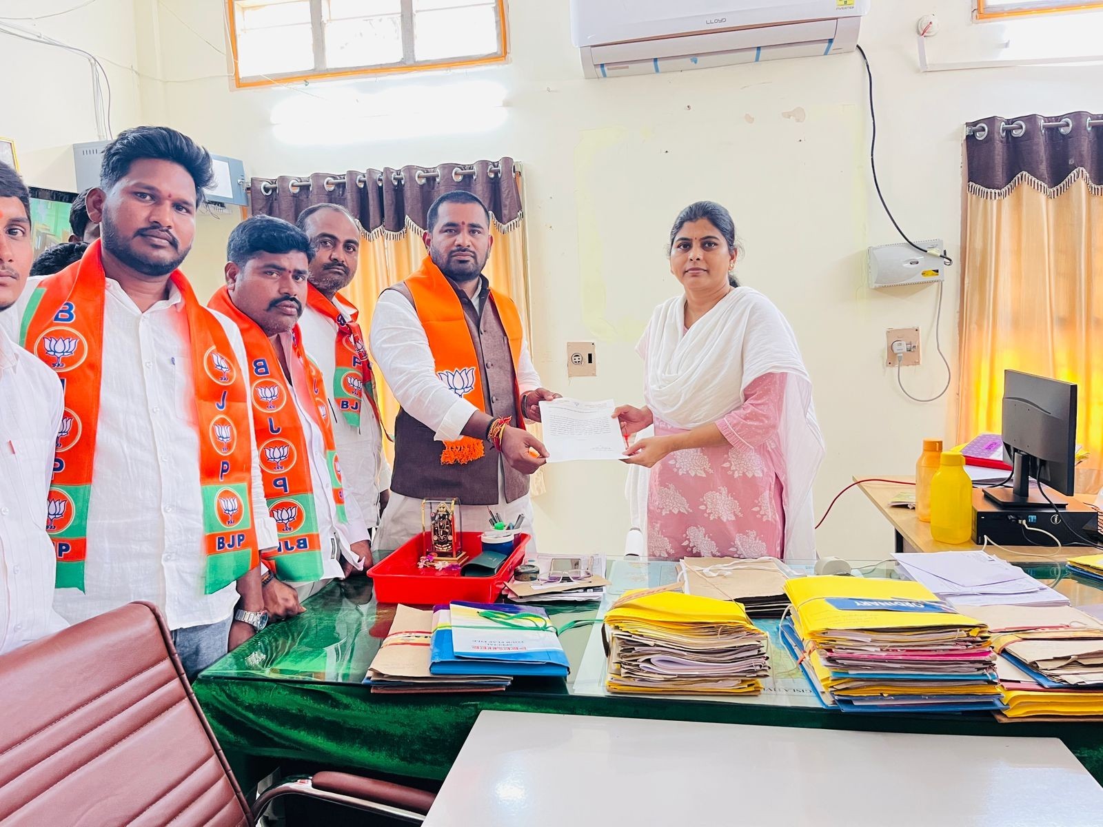 సాదా బైనామా వెంటనే అమలు చేయాలి: బీజేపీ వినతి