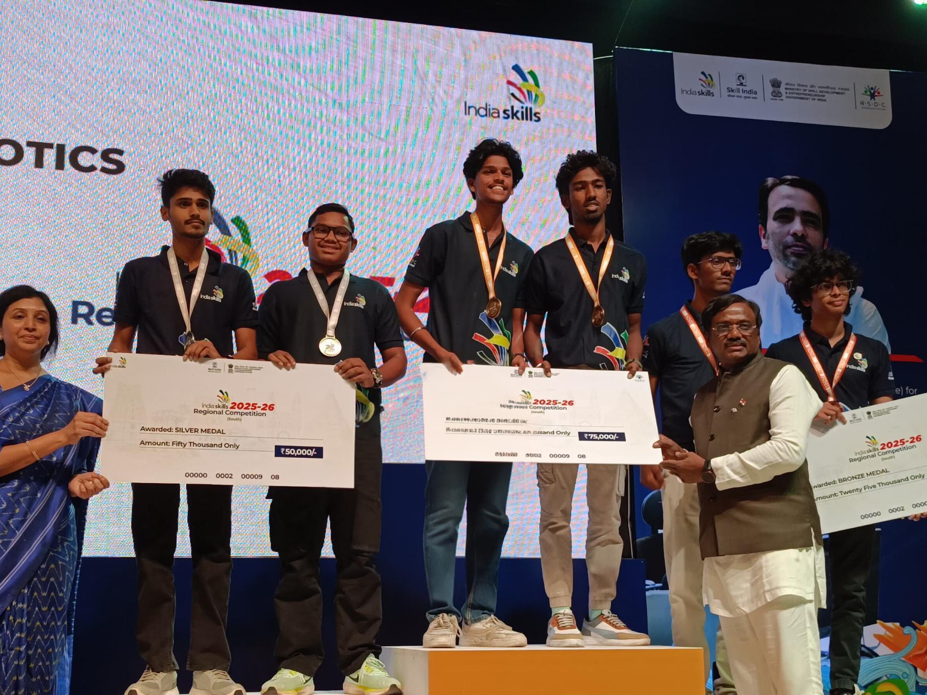 ‘ఒక కొత్త రంగంలో నైపుణ్యం పెంపొందించుకోవాలి’