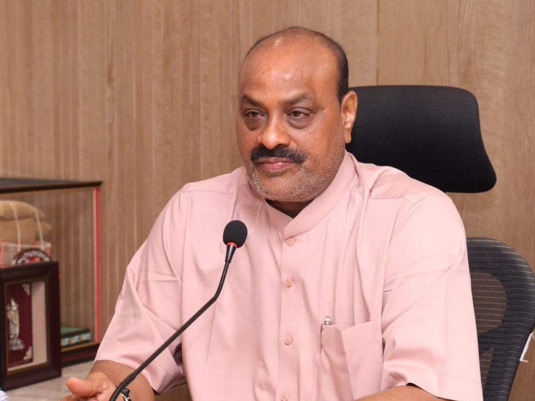 మృతుని కుటుంబానికి ఎక్స్‌గ్రేషియా