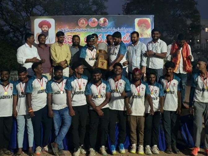 క్రికెట్ టోర్న విజేత రేగోడ్ జట్టు