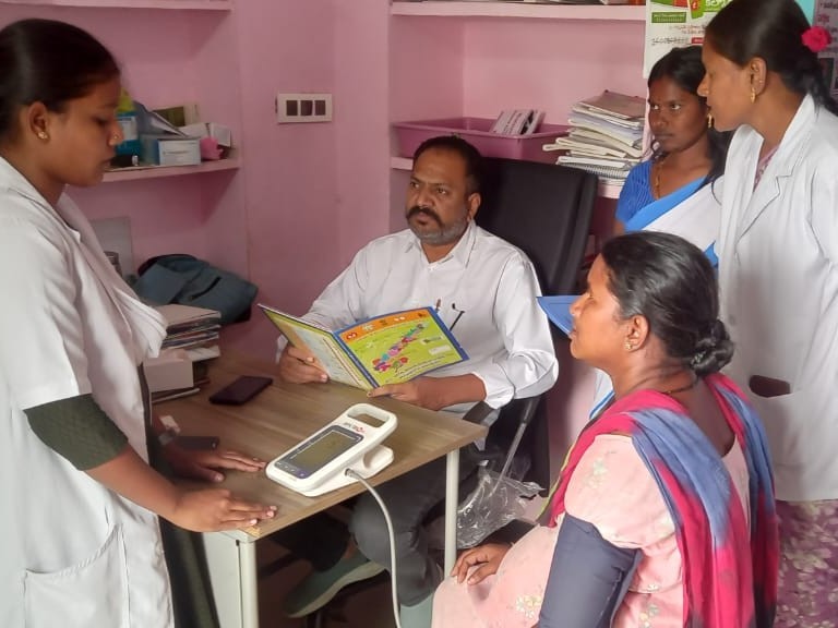 ‘గర్భిణీలు ప్రభుత్వ ఆసుపత్రుల్లోనే ప్రసవం చేయాలి’