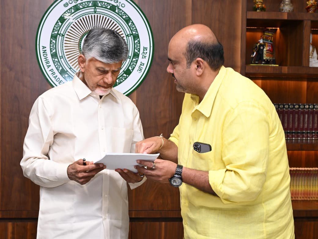 రోడ్లు అభివృద్ధికి నిధులు మంజూరు చేయాలని వినతి