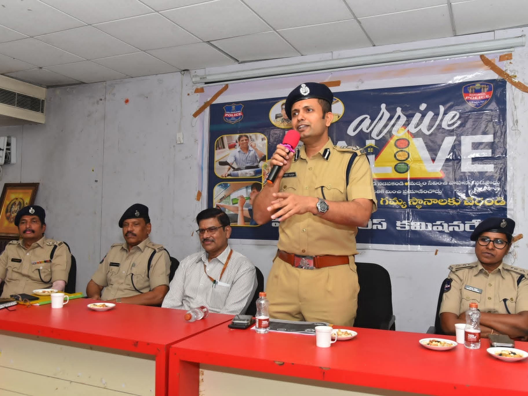 విద్యార్థులకు ట్రాఫిక్ నిబంధనలపై అవగాహన