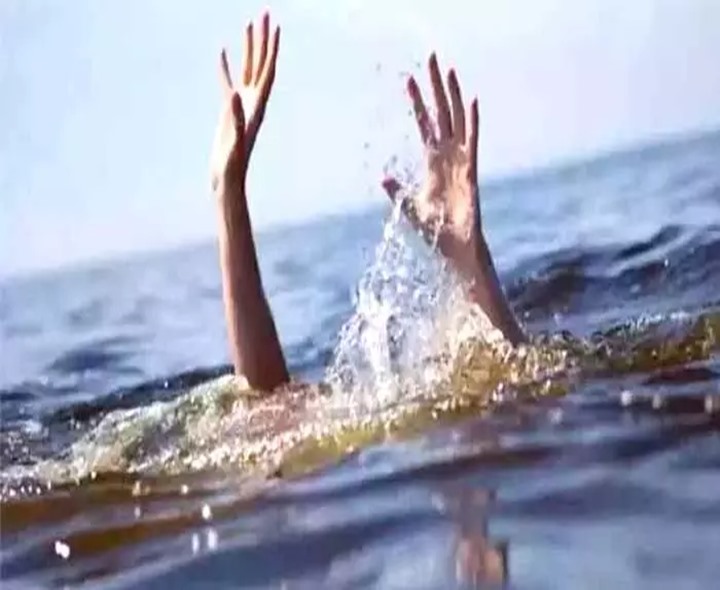 చెరువులో గల్లంతు.. ఇద్దరి మృతదేహాలు వెలికితీత