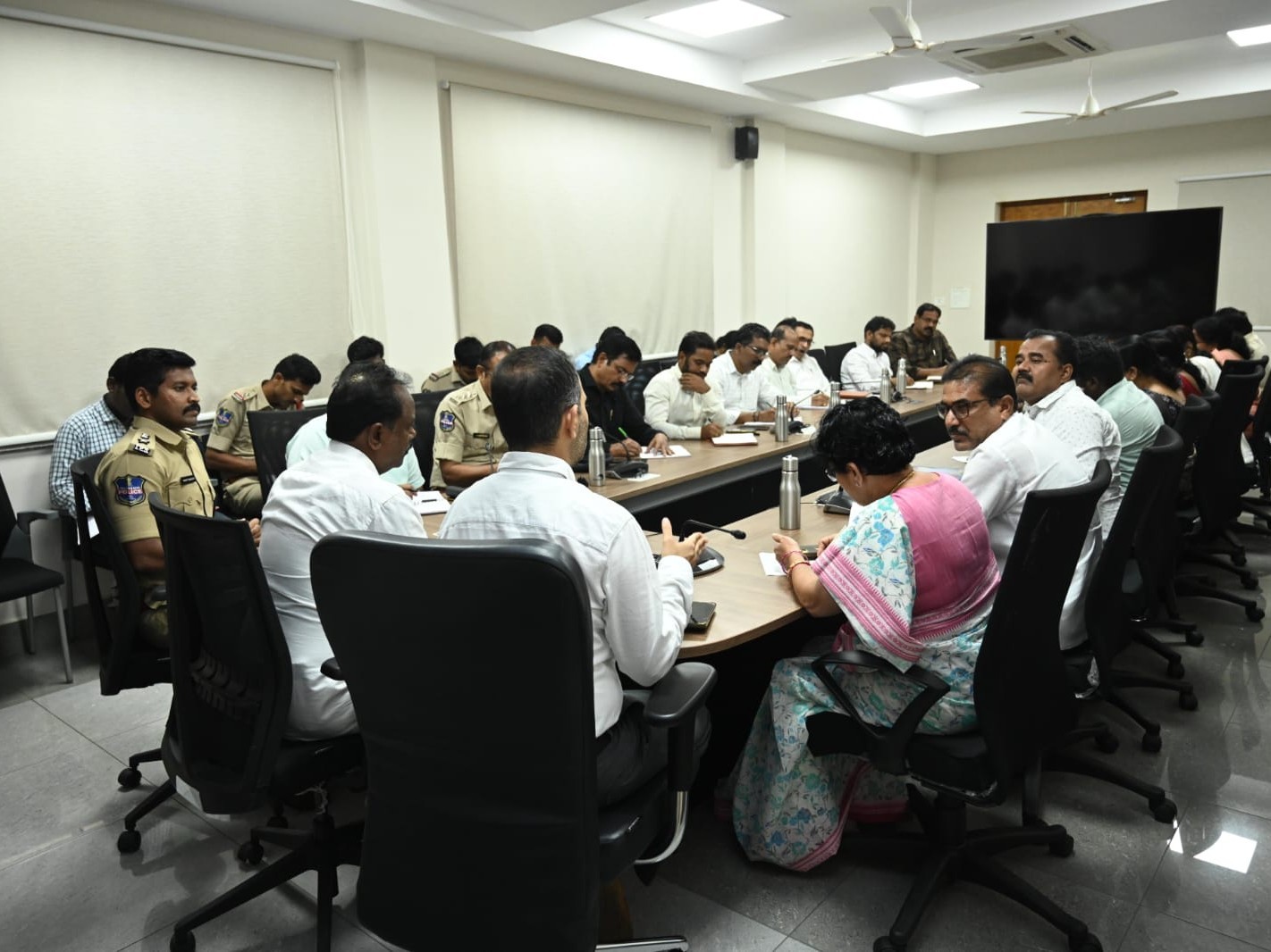 ఇసుక స్మగ్లింగ్‌పై ఉక్కుపాదం మోపాలి: ఎమ్మెల్యే