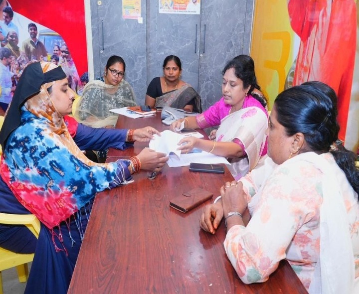 గుంటూరులో మహిళా గ్రీవెన్స్