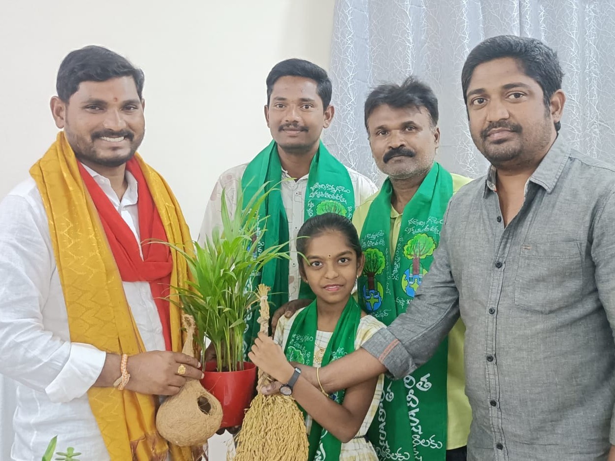 మొక్కలు నాటడం అలవాటుగా చేసుకోవాలి: మేయర్