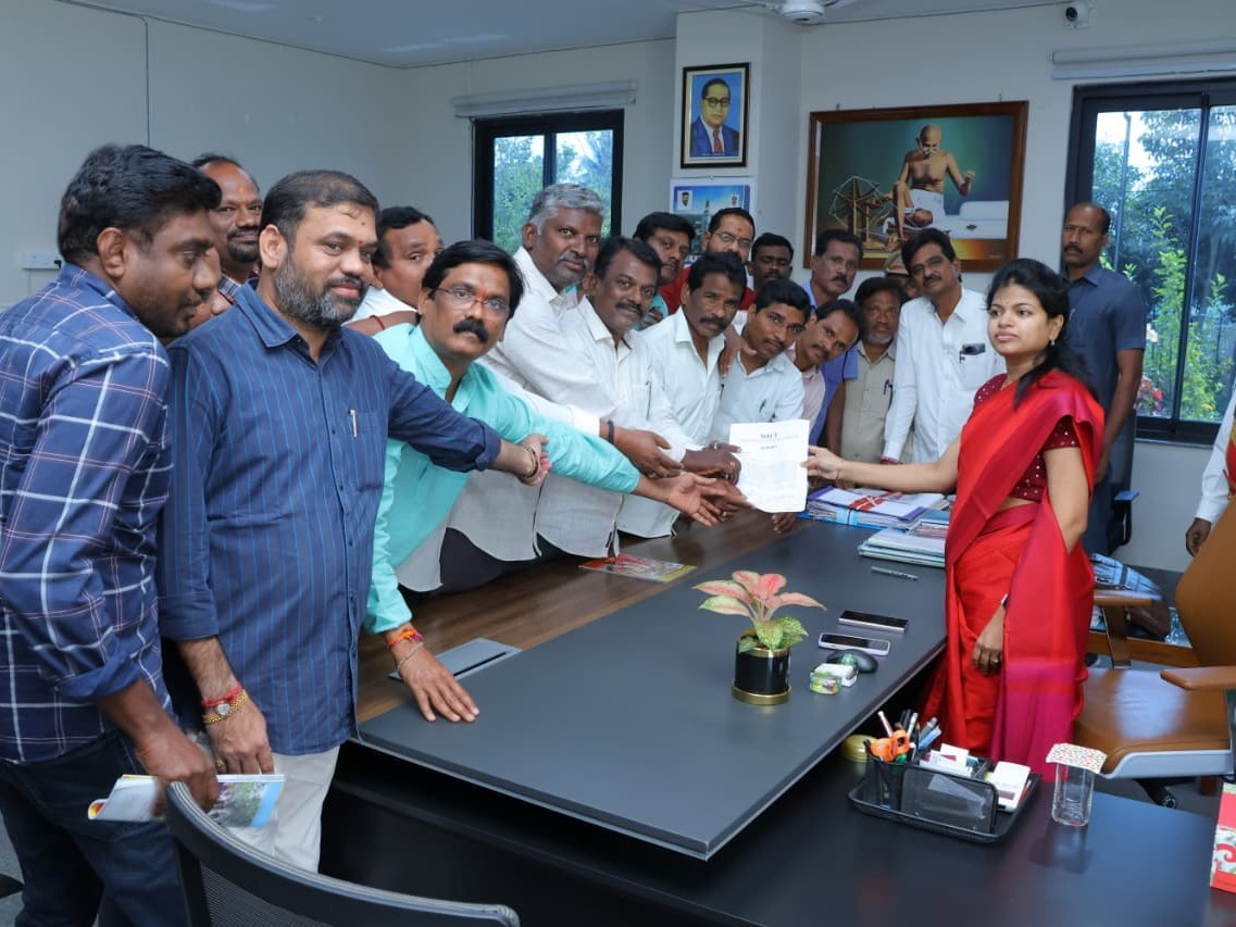 కలెక్టర్ కార్యాలయం ఎదుట ధర్నా