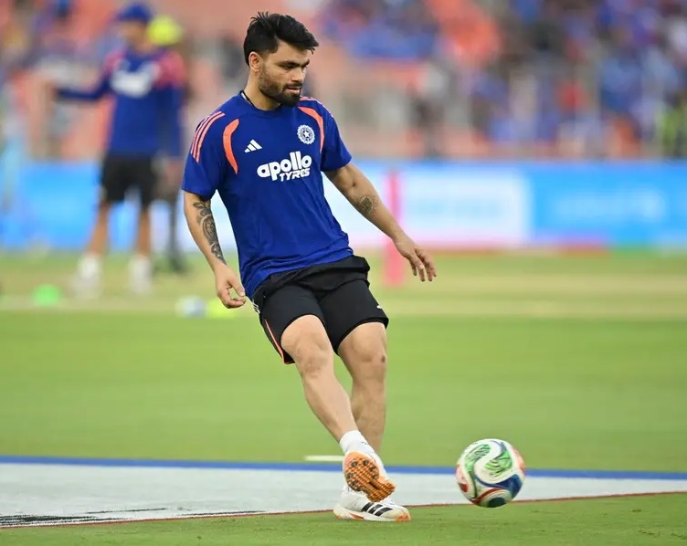 ఫ్యామిలీ ఎమర్జెన్సీ.. రింకూ సింగ్ ఇంటికి