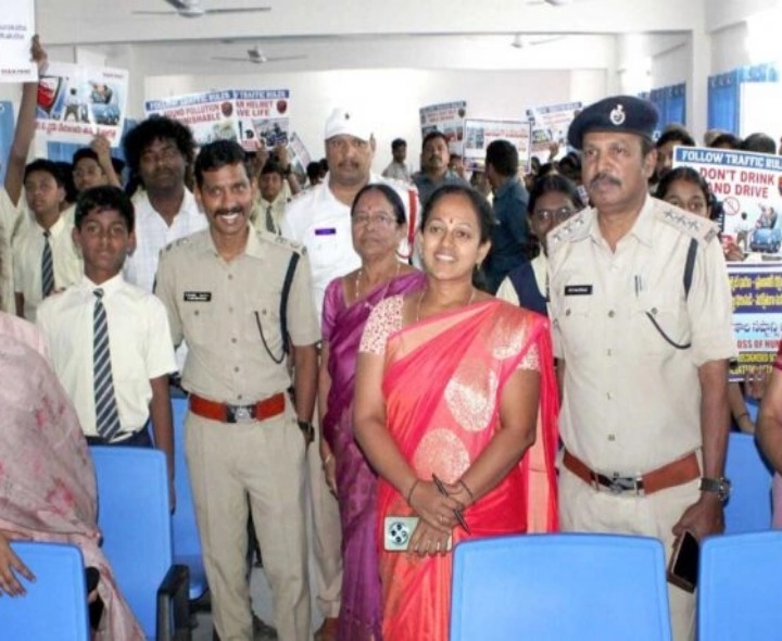ట్రాఫిక్​ నిబంధనలపై అవగాహన ఉండాలి: సీపీ
