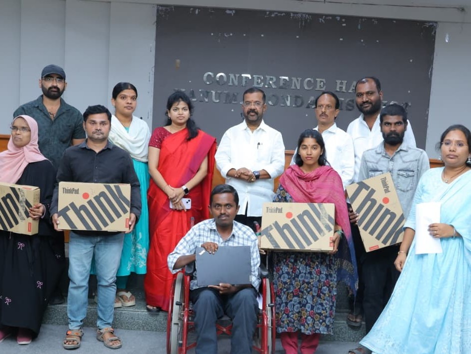 దివ్యాంగులకు ల్యాప్టాప్ల పంపిణీ చేసిన MLA, కలెక్టర్
