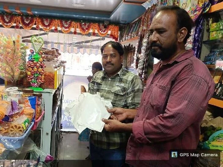 దుకాణాలు తనిఖీ చేసిన మున్సిపల్ అధికారులు..!