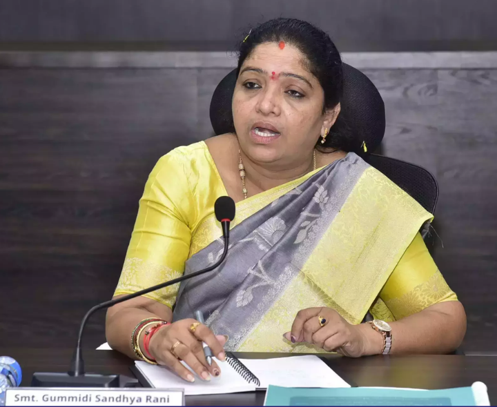 త్వరలో 7 వేల ఆయా పోస్టుల భర్తీ: మంత్రి