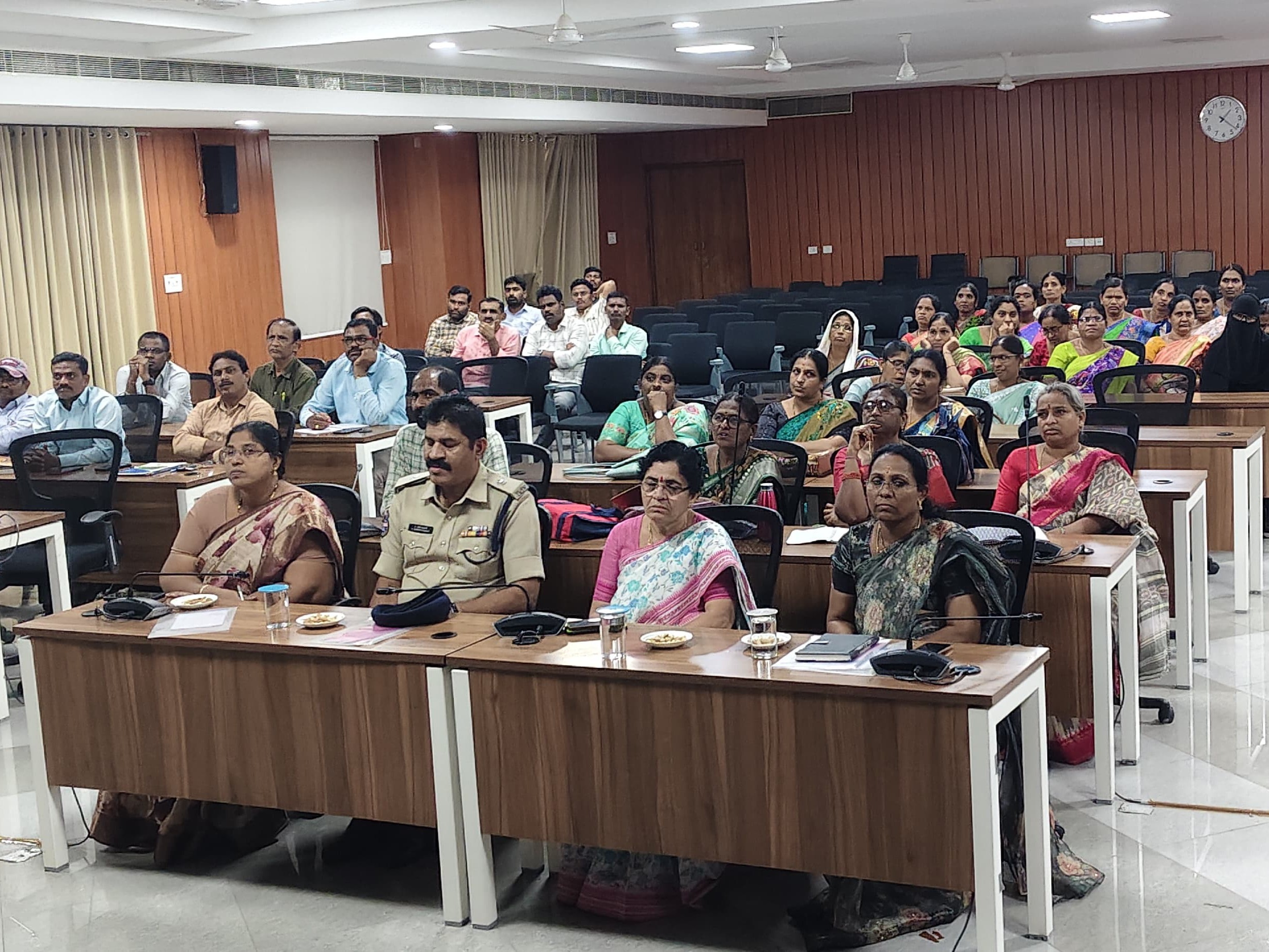 ఇసుక అక్రమ రవాణాపై ఉక్కుపాదం మోపాలి: MLA