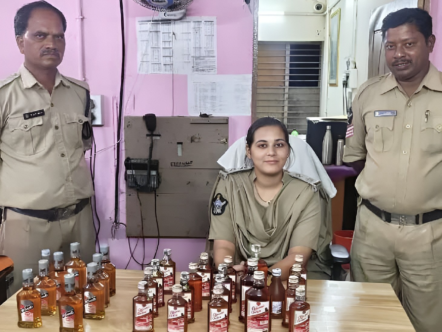 బెల్టుషాపులపై పోలీసుల దాడులు