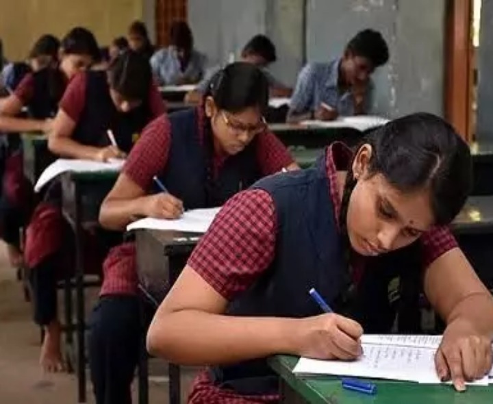 డిగ్రీ పరీక్షల్లో ఇద్దరు విద్యార్థులు డిబార్