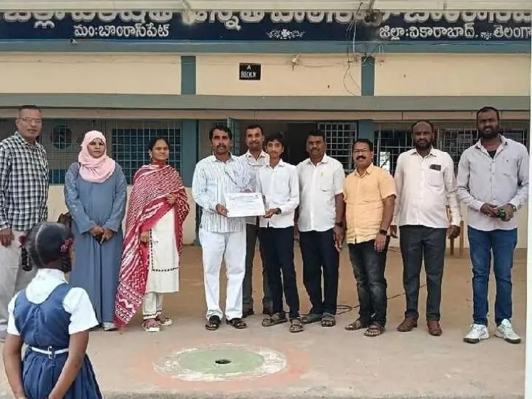 జిల్లా స్థాయిలో మొదటి స్థానం.. అభినందించిన ఎంఈవో