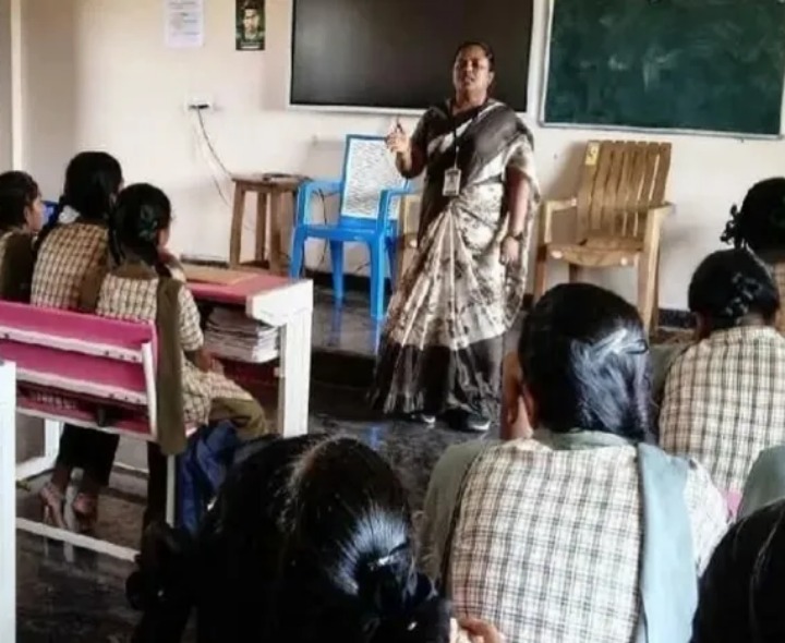 టీనేజ్ ప్రెగ్నెన్సీపై అవగాహన కార్యక్రమం