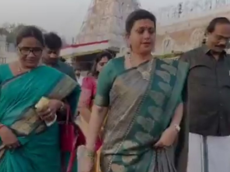 శ్రీవారి సేవలో మాజీ మంత్రి రోజా