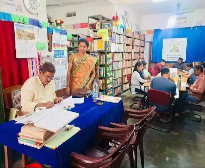 నరసాపురం గ్రంథాలయంలో ఆకస్మిక తనిఖీ