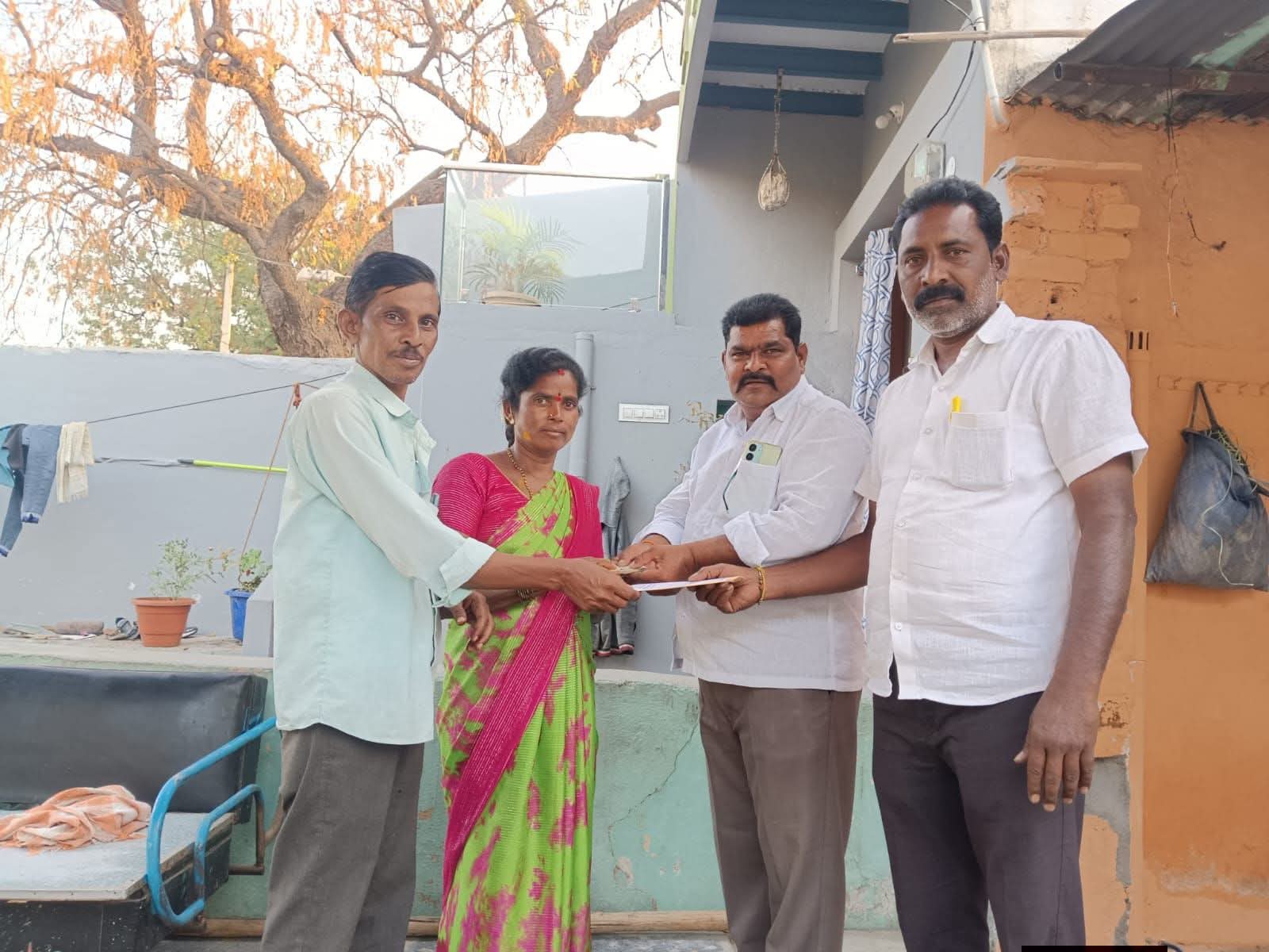 పేదింటి పెళ్లికి కేశవరెడ్డి ఆర్థిక సాయం