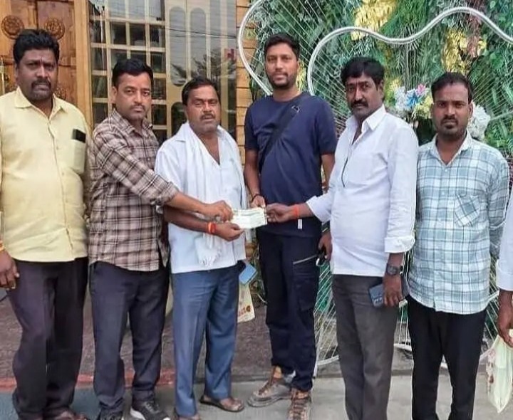 ఆలయ నిర్మాణానికి రూ.1.50 లక్షలవిరాళం అందజేత