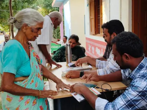 ఈనెల 28న పింఛన్ పంపిణీ