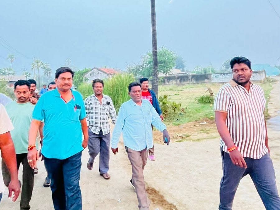 2వార్డులో కమిషనర్, కౌన్సిలర్ మార్నింగ్ వాక్..