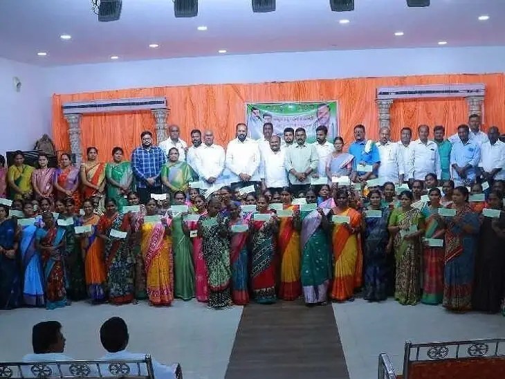 99 మంది లబ్ధిదారులకు చెక్కుల పంపిణీ