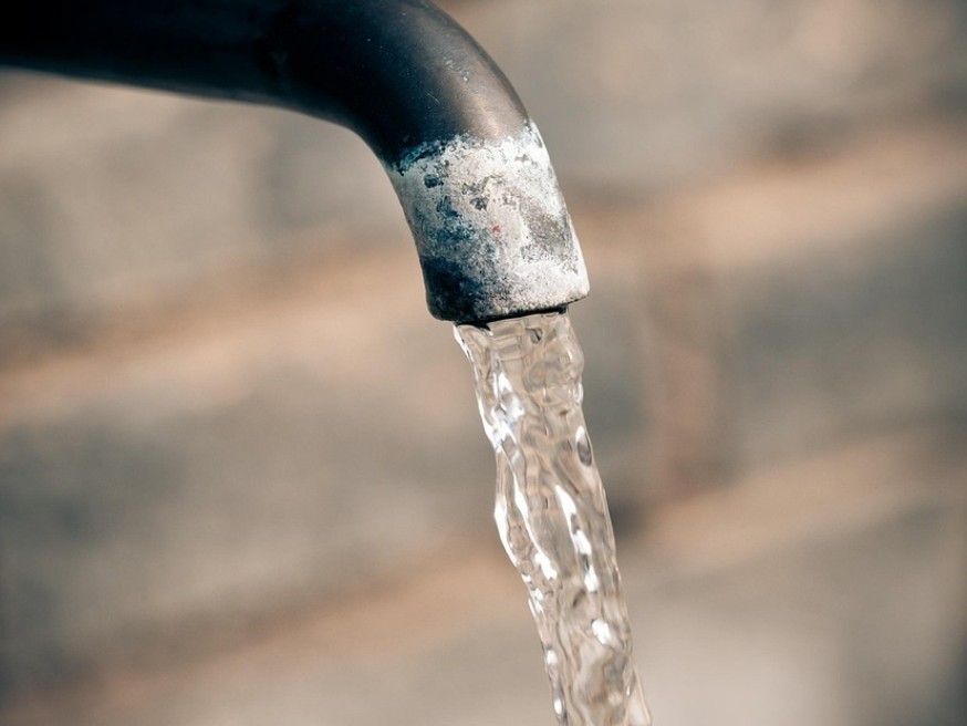 రోజుకు 37 లక్షల లీటర్లు తాగేస్తున్నారు..!