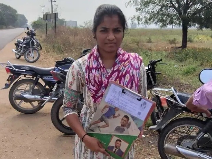 కన్నీటితో వెనుదిరిగిన విద్యార్థిని