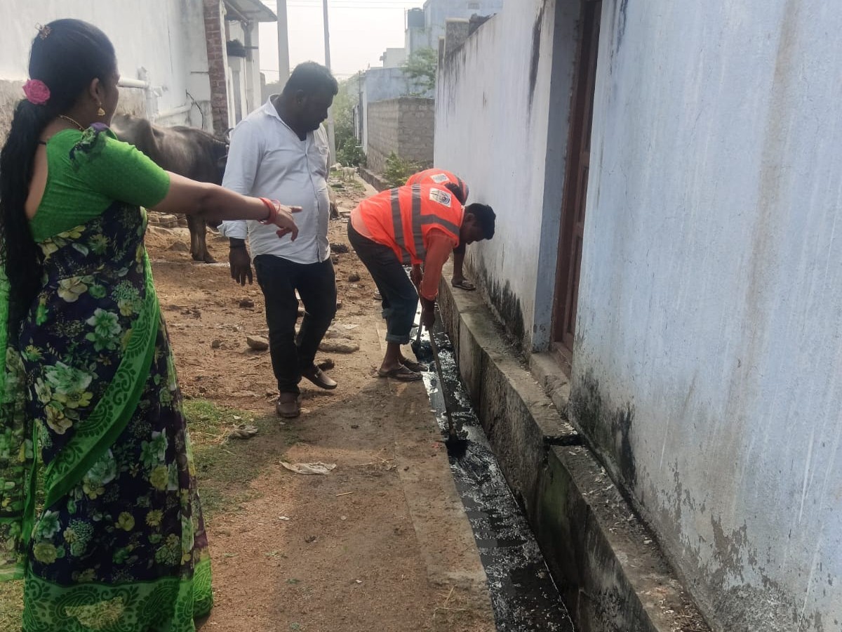 పారిశుద్ధ్య పనులకు చొరవ చూపిన కౌన్సిలర్