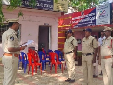 మీడియాతో సమావేశం నిర్వహించిన ఎస్సై