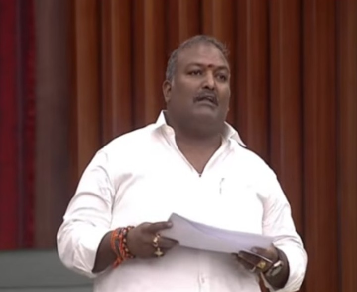 ‘రహదారిని అభివృద్ధి చేయాలి’