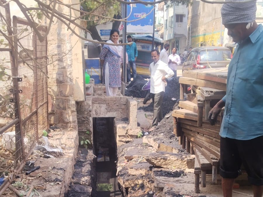 ‘వార్డుల్లో పారిశుద్ధ్య పనుల్లో నిర్లక్ష్యం వద్దు’