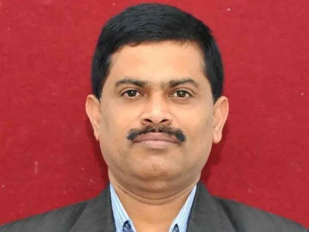 మున్సిపల్ కమిషనర్‌ పై సస్పెన్షన్ వేటు