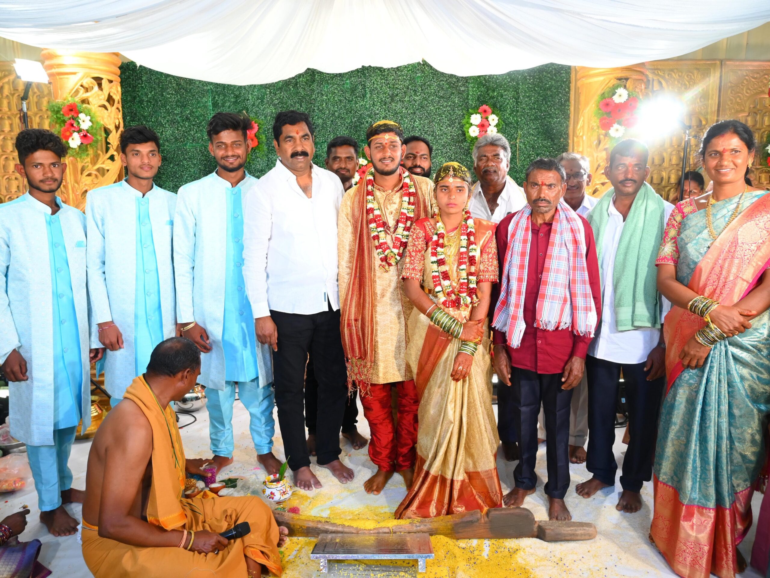 నూతన వధూవరులను ఆశీర్వదించిన MLA