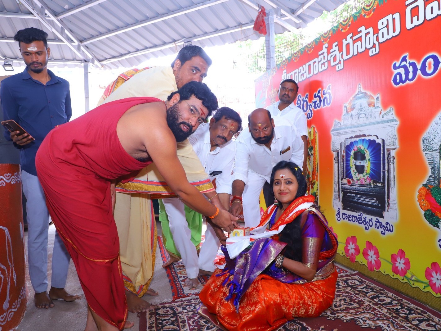 వేములవాడలో యాంకర్ సుమ