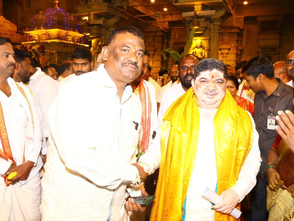 యాదాద్రిని దర్శించుకున్న మంత్రి పొన్నం