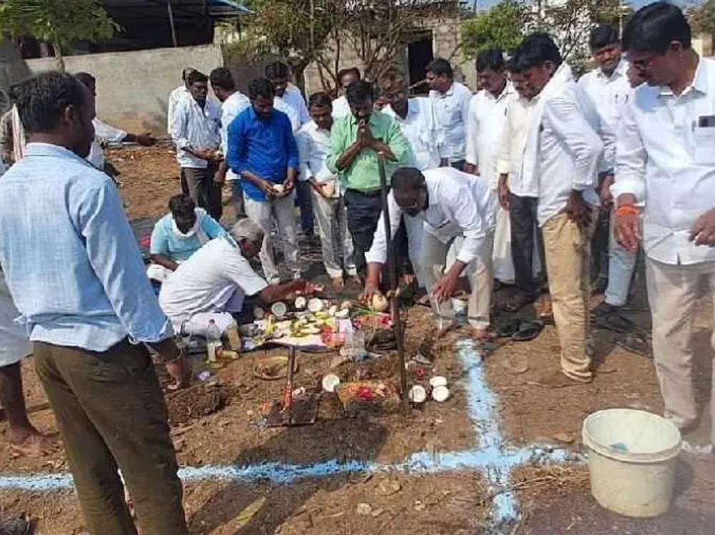 పంచాయతీ భవన నిర్మాణానికి భూమి పూజ