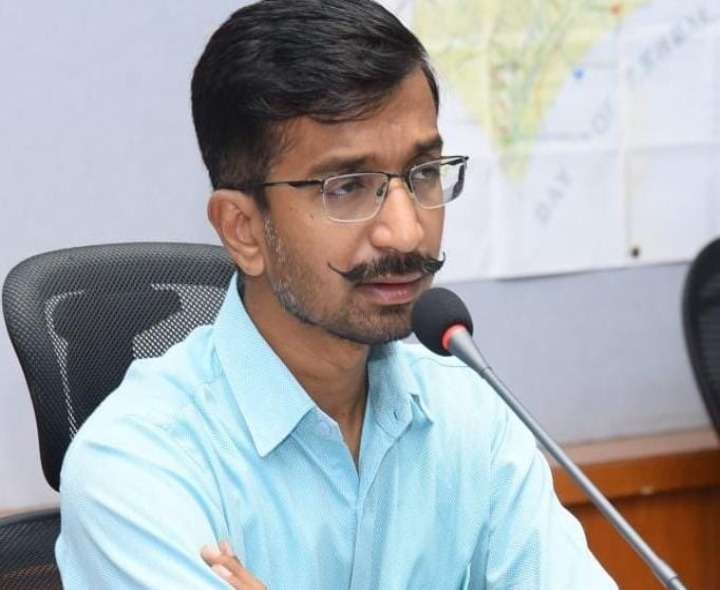 అభివృద్ధి పనులు వేగవంతం చేయాలి: కలెక్టర్