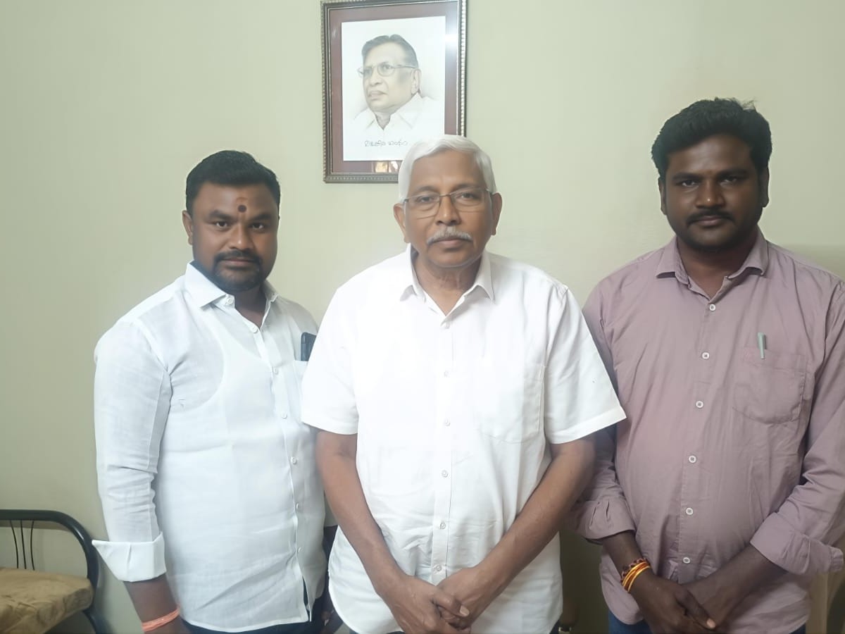 ఎమ్మెల్సీ దృష్టికి గ్రామ సమస్యలు